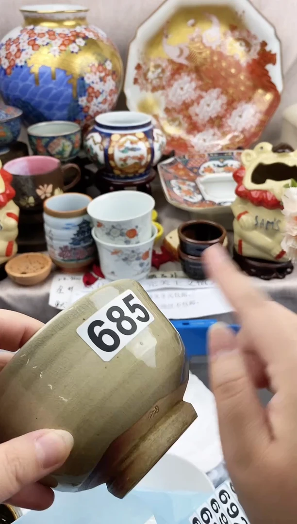 摆件漂亮的日瓷器，默认微瑕，介意慎拍