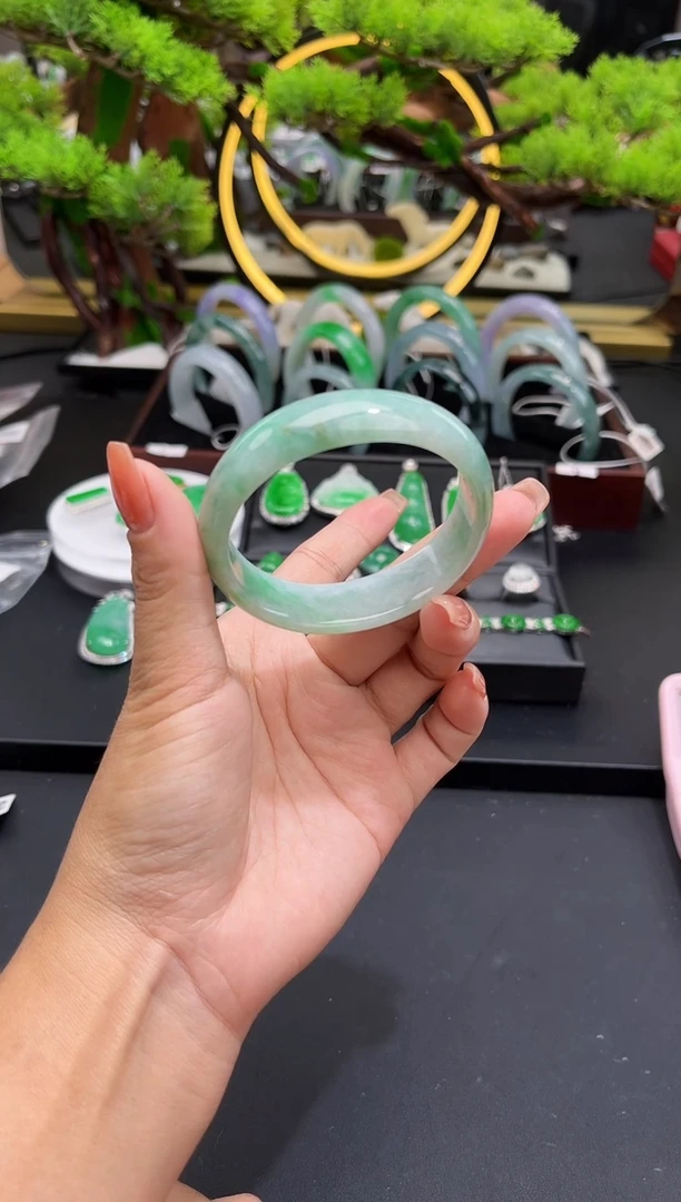 未镶嵌手镯翡翠手镯