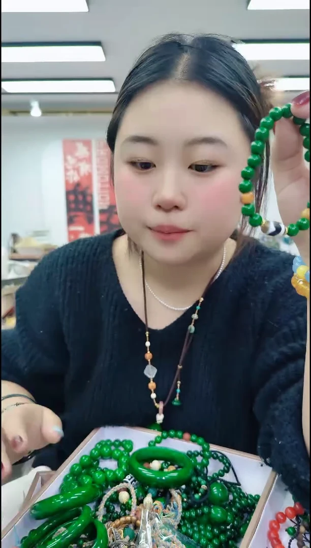 【闪购商品】树脂制品2599 绿珠手链