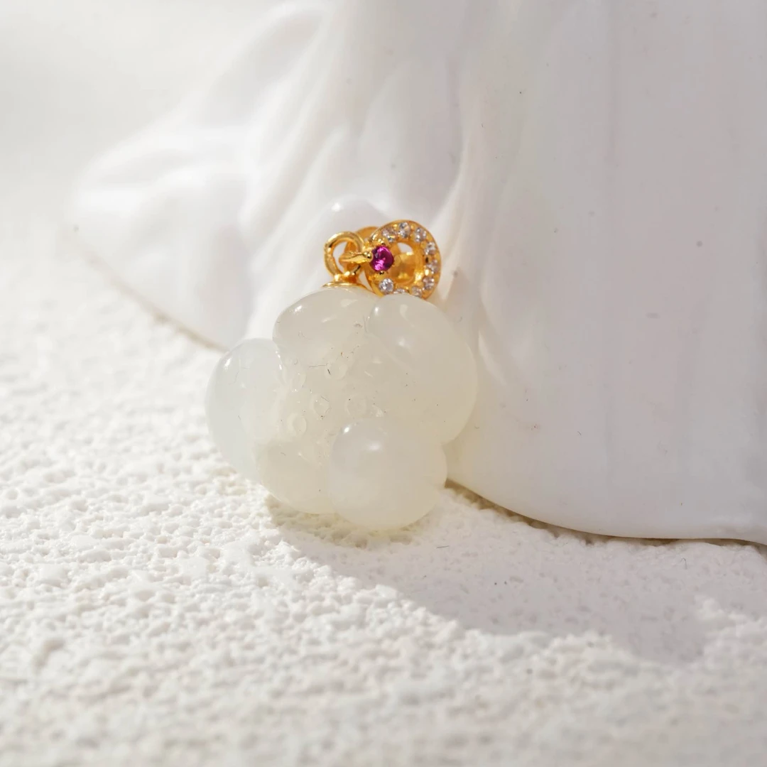 新疆和田玉老坑冰底荷花吊坠随机发一件 春日珠宝