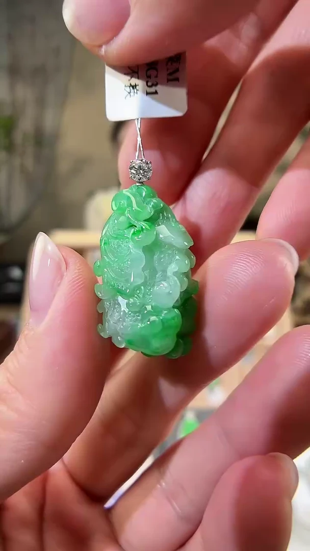 颈饰未镶嵌翡翠白菜