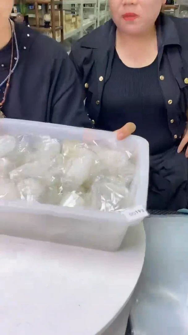 石膏塔未镶嵌水晶石膏塔多样性发其一