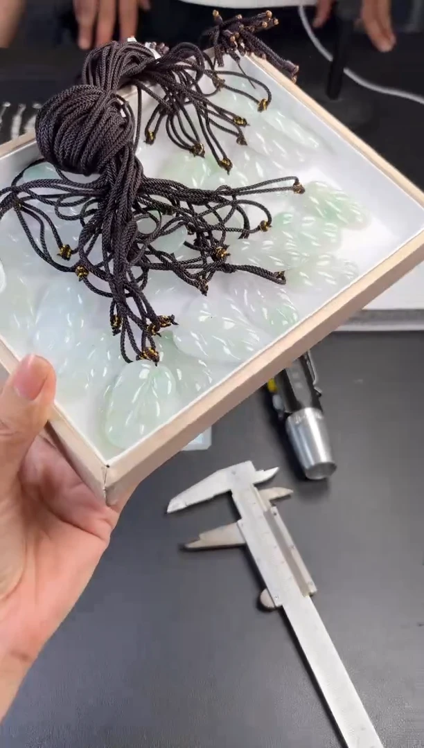 未镶嵌挂件翡翠多样性发一件R703121