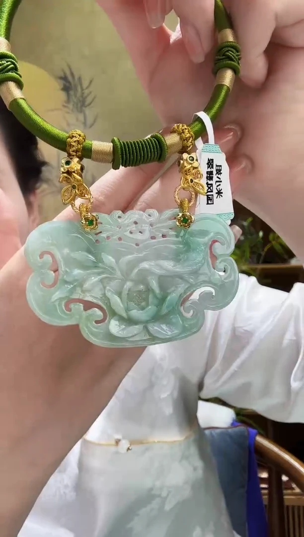 颈饰未镶嵌翡翠吊坠