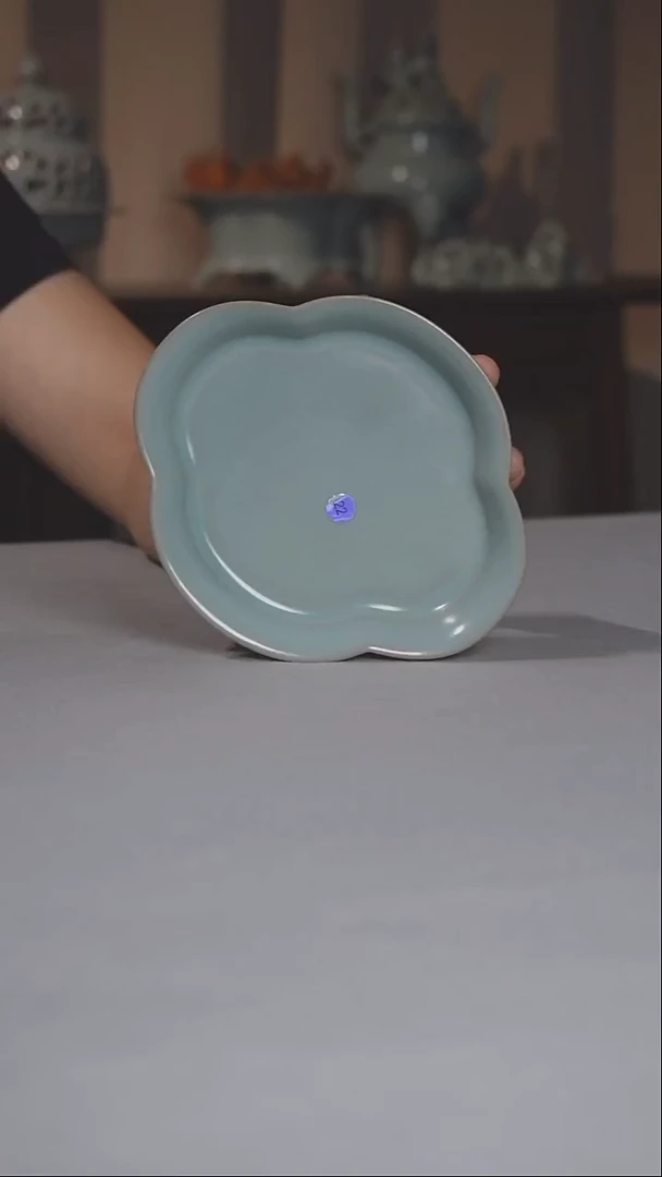 汝瓷22号微瑕海棠盘