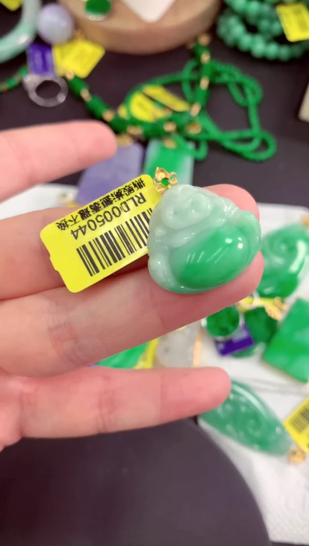 颈饰18K金镶嵌翡翠挂件