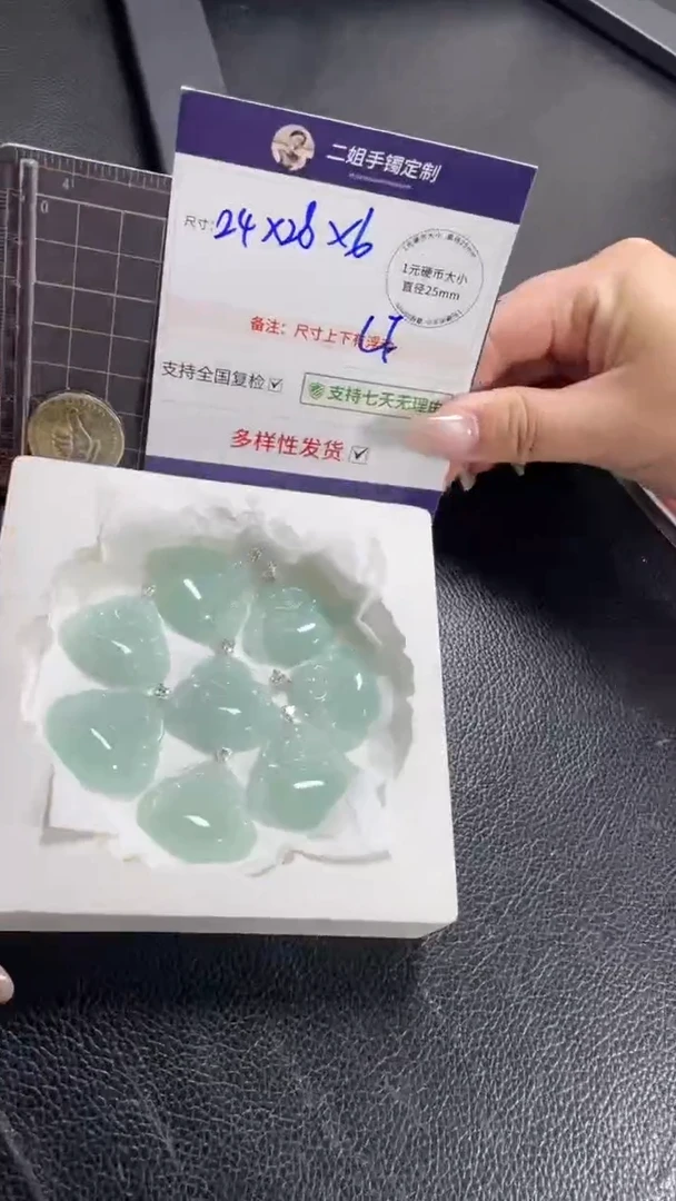 18K金镶嵌挂件翡翠冰晴蓝佛公多样性发其一CP16配绳