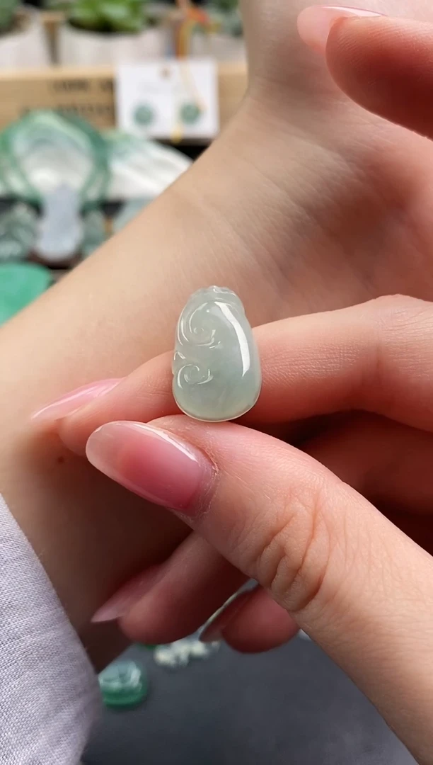 颈饰未镶嵌翡翠如意