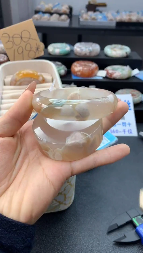 未镶嵌手镯石英质玉（61-62圈口）赠送镯心