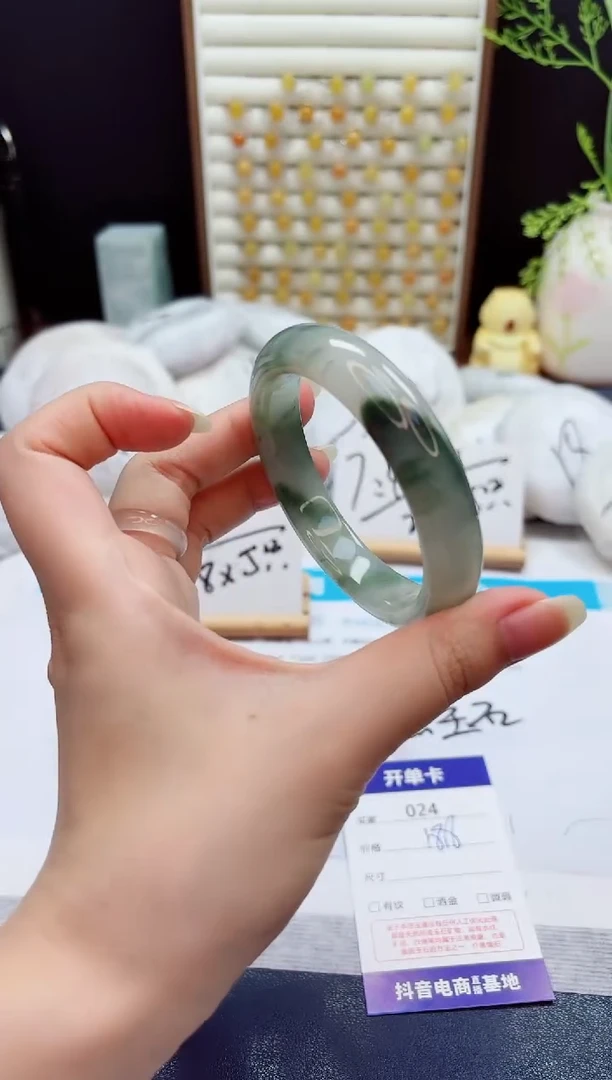 未镶嵌手镯石英质玉24-天山翠-圈口58