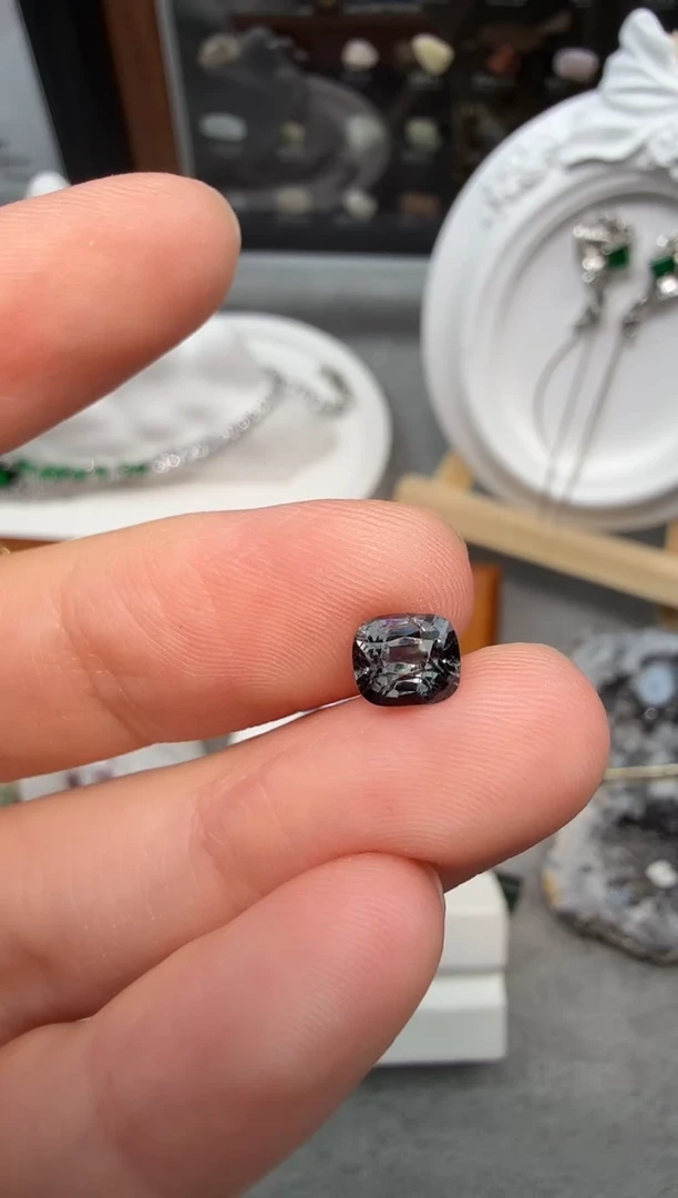 未镶嵌黑武士尖晶石1ct-A756