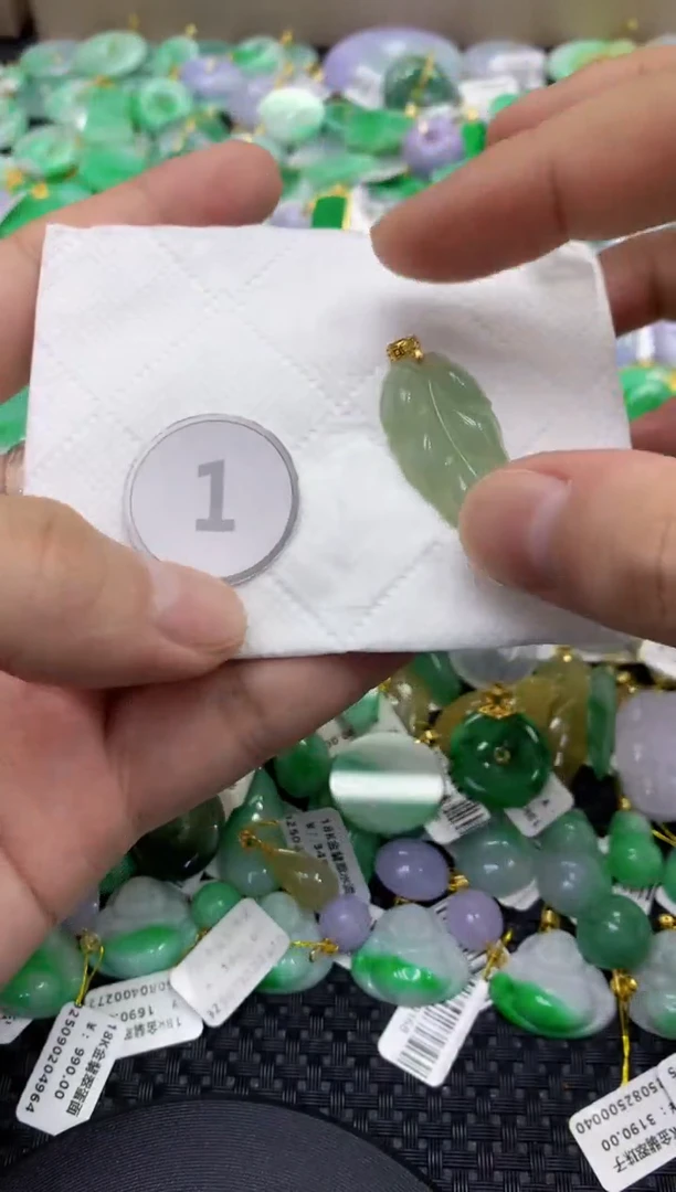 颈饰未镶嵌翡翠天然缅甸翡翠A货