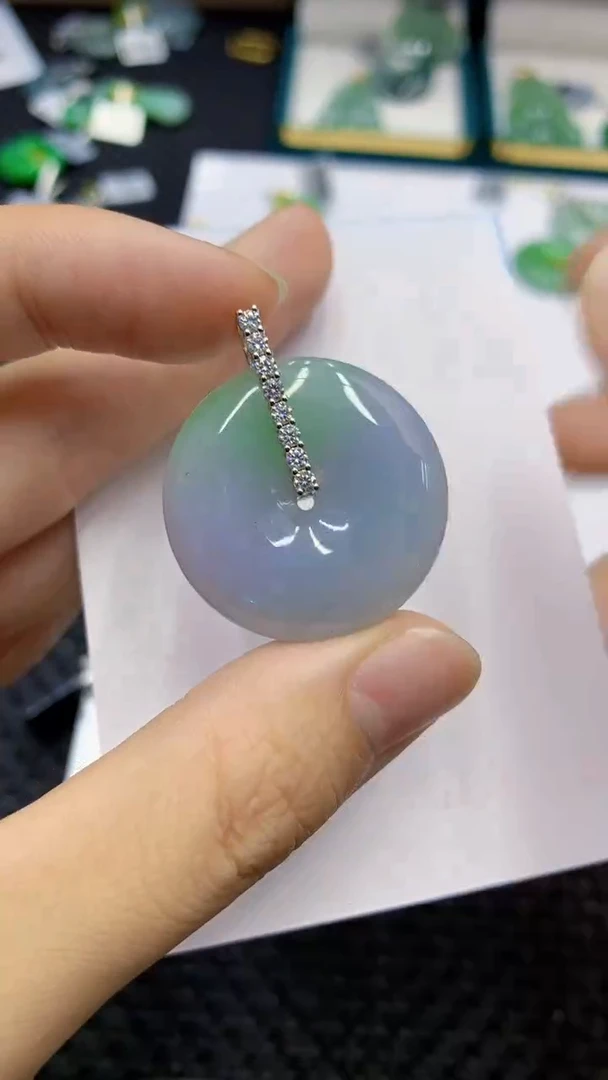 翡翠18K金镶嵌颈饰             1