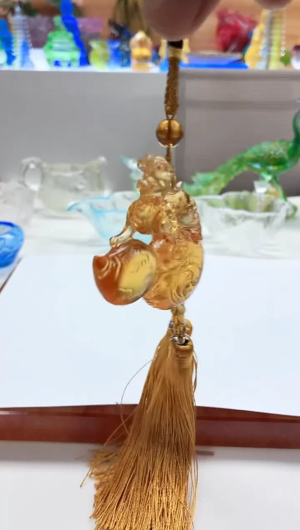 颈饰玻璃琥珀貔貅车挂