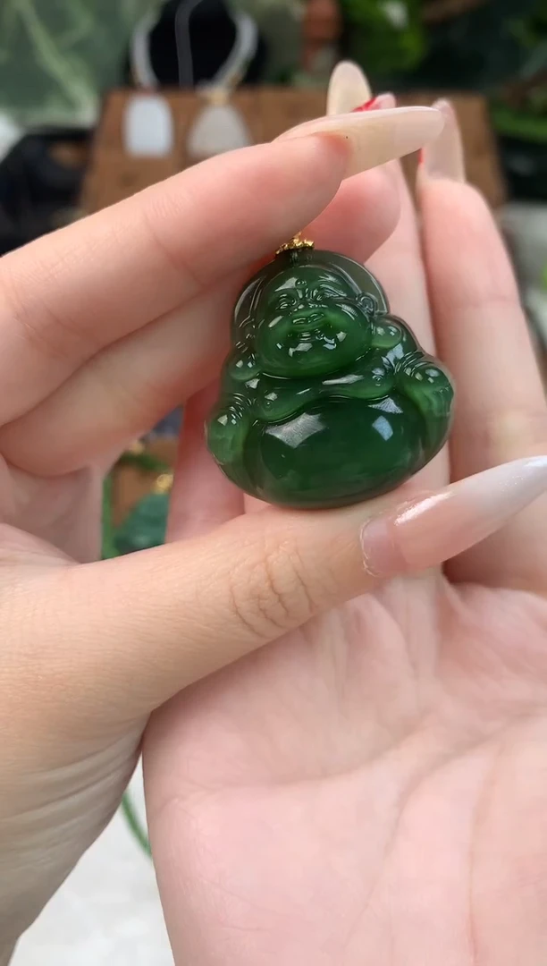 颈饰未镶嵌和田玉吊坠