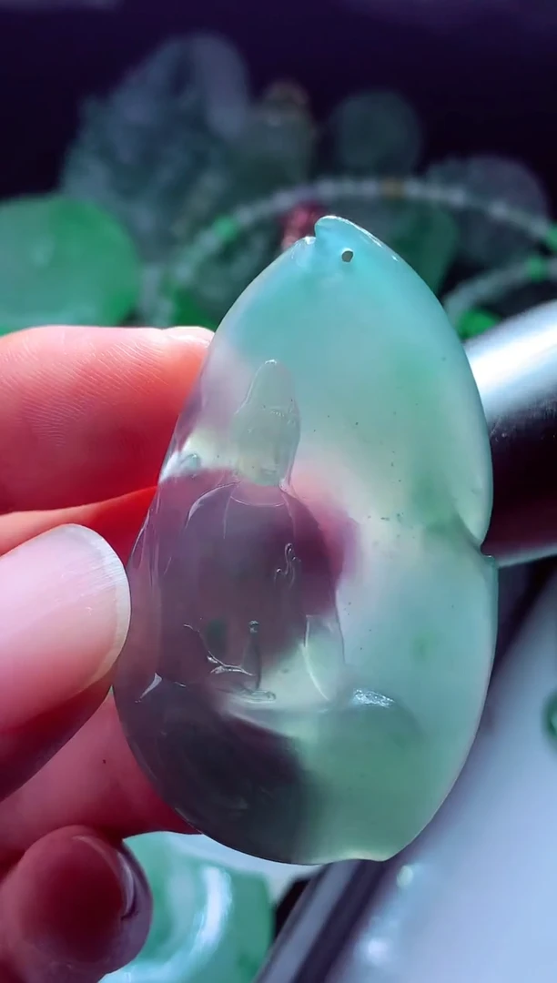 未镶嵌定制翡翠雨***?翡翠毛货定制