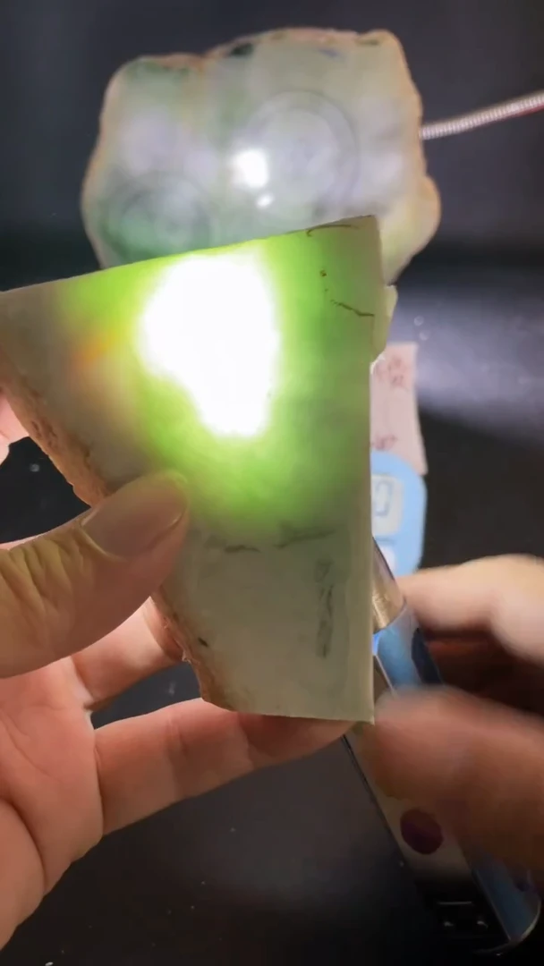 颈饰未镶嵌翡翠?**️翡翠