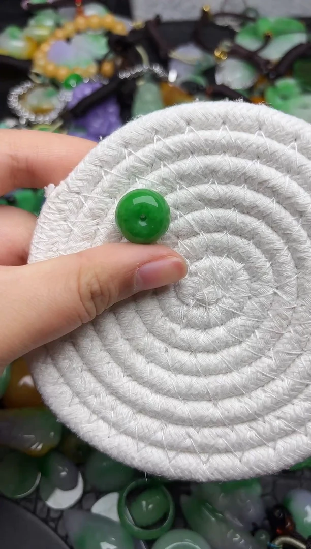 颈饰未镶嵌翡翠缅甸翡翠吊坠