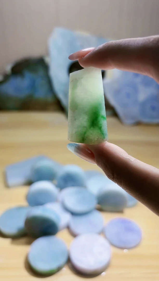 翡翠未镶嵌颈饰翡翠A货 温谭103