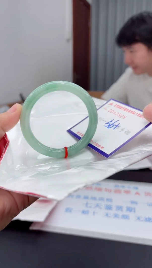 翡翠手镯未镶嵌1
