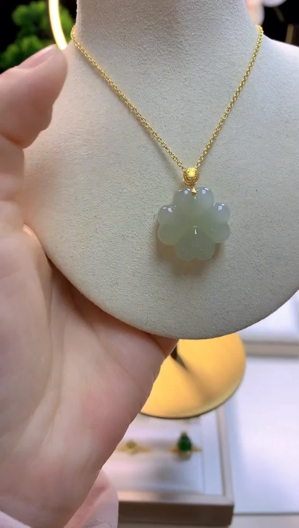 【闪购商品】和田玉吊坠18K金镶嵌四叶草