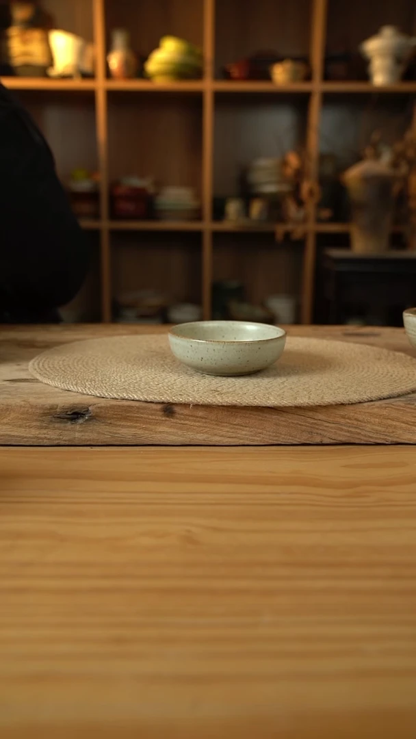 福利奶奶系列的大号蘸料碟1个