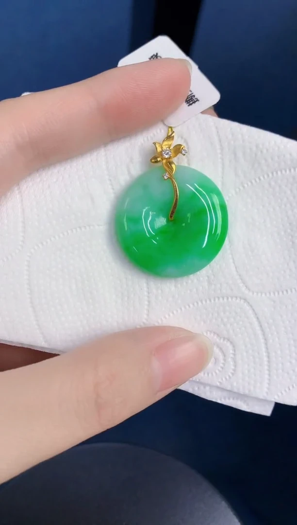 颈饰18K金镶嵌翡翠天然翡翠缅甸A货