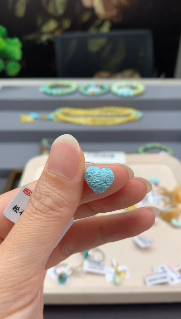 未镶嵌绿松石雕刻W235