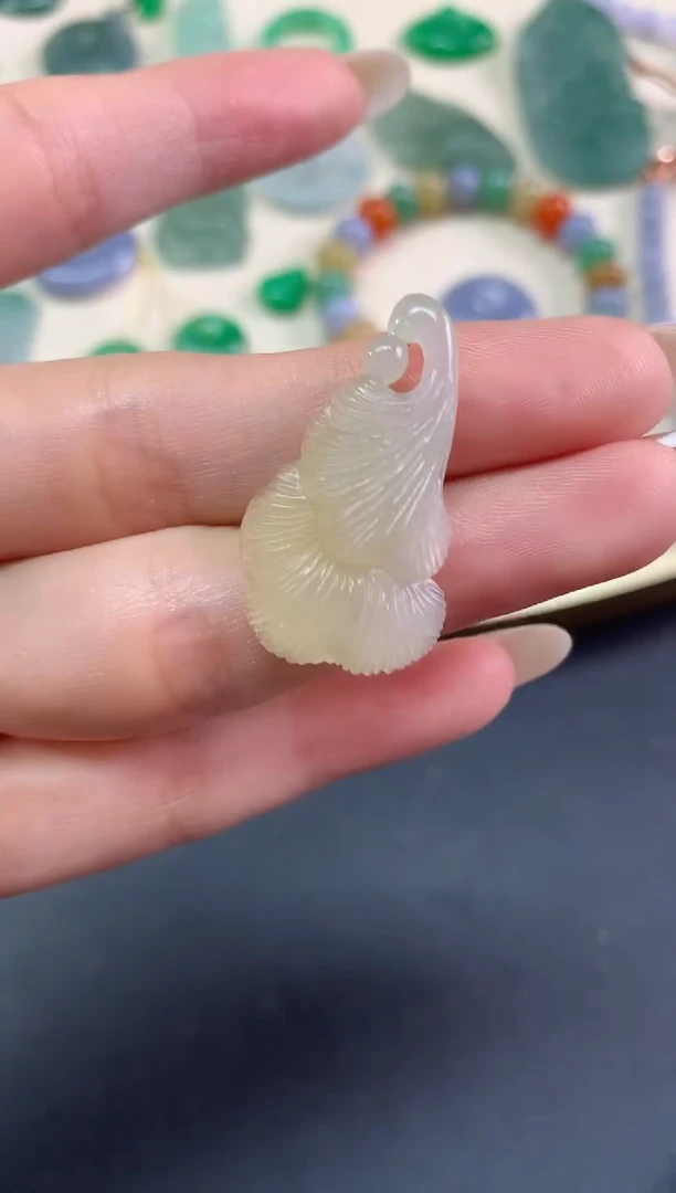 未镶嵌定制翡翠毛货吊坠|680