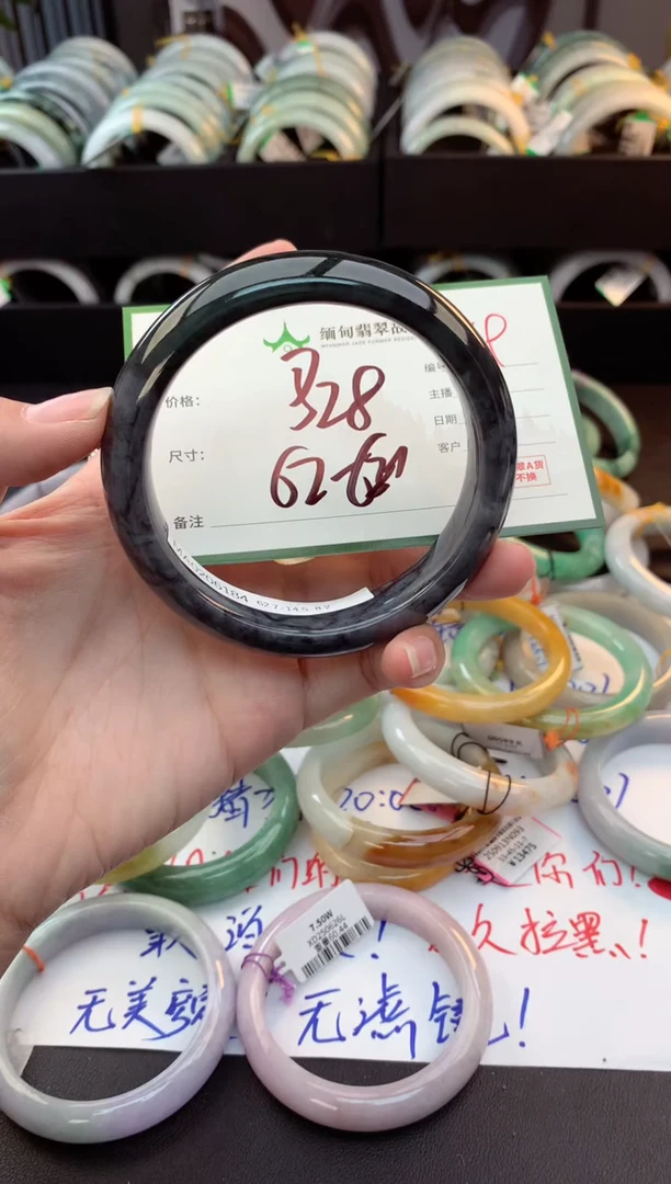 未镶嵌定制翡翠毛货需精细抛光+多人