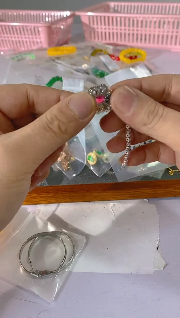 【闪购商品】水晶颈饰银S925镶嵌630红宝，蓝宝，多样性发一件赠链