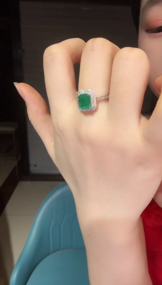 铂Pt950镶嵌戒指祖母绿1.70ct