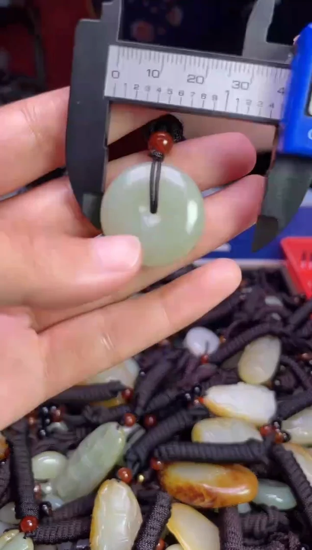 未镶嵌和田玉挂件1