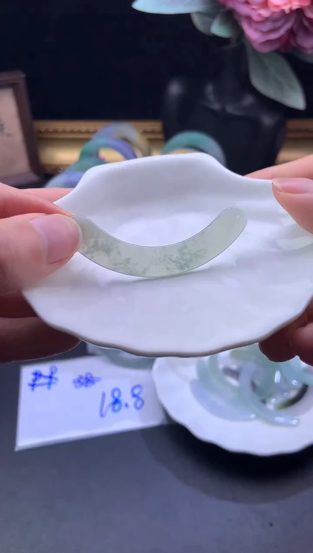 未镶嵌挂件翡翠?****?玉璜