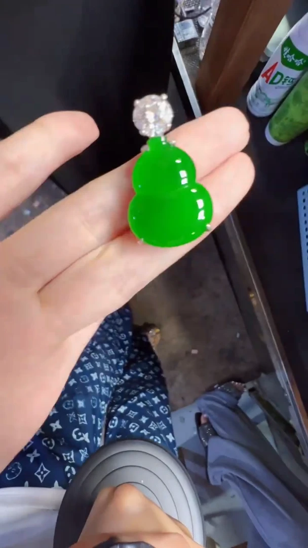 未镶嵌定制翡翠翡翠A货有轻微色差属于正常现象，葫芦多样性发货1