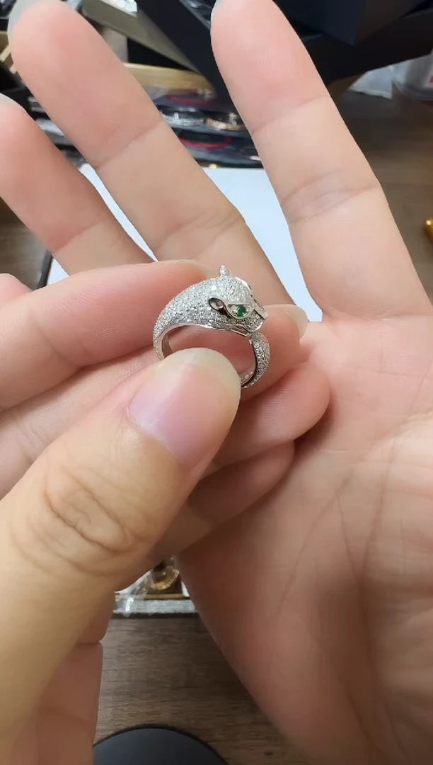 18K金镶嵌戒指钻石能****到豹子戒指，12圈