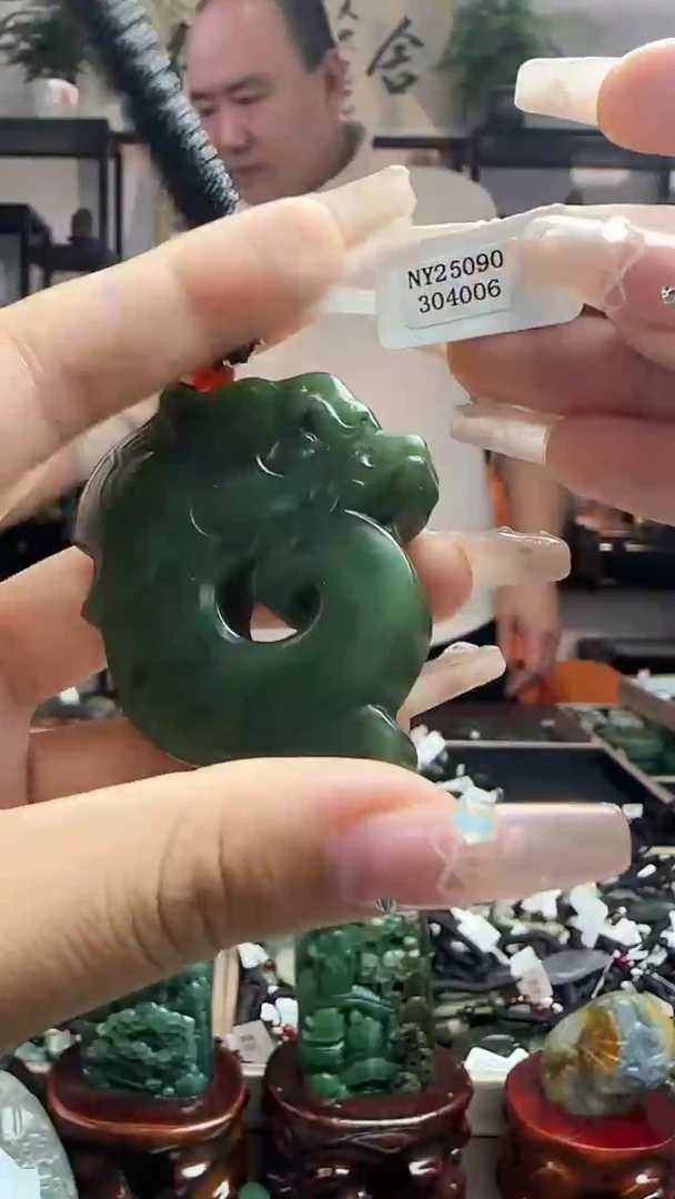 颈饰未镶嵌和田玉4006