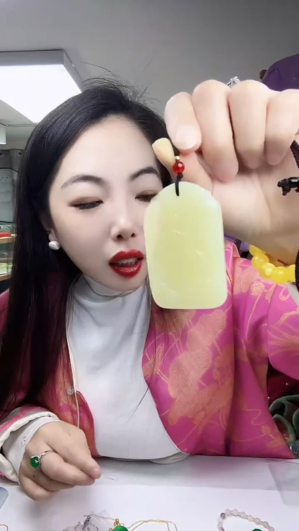 颈饰未镶嵌石英质玉金丝玉山水牌