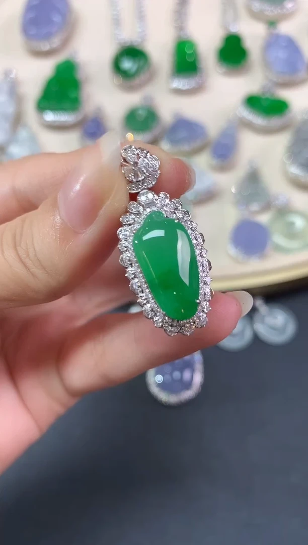 吊坠(不含链)18K金镶嵌翡翠吊坠(不含链)|16800