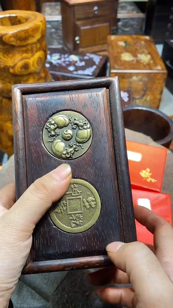木木雕款盒子一个