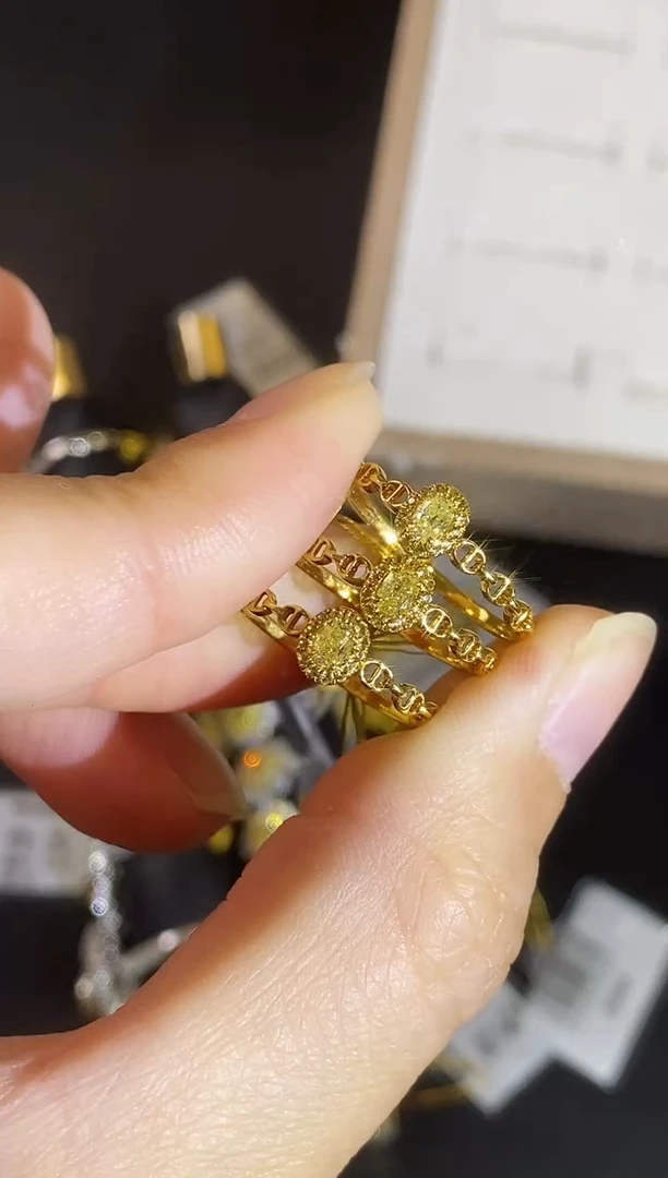 18K金镶嵌戒指钻石戒指多样性发一