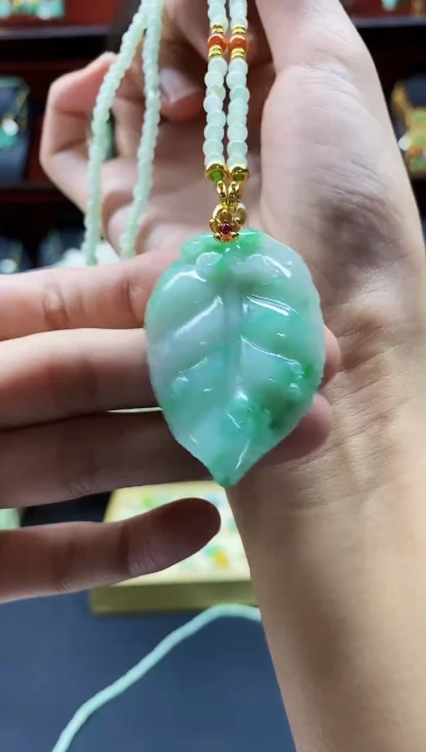 颈饰未镶嵌翡翠吊坠