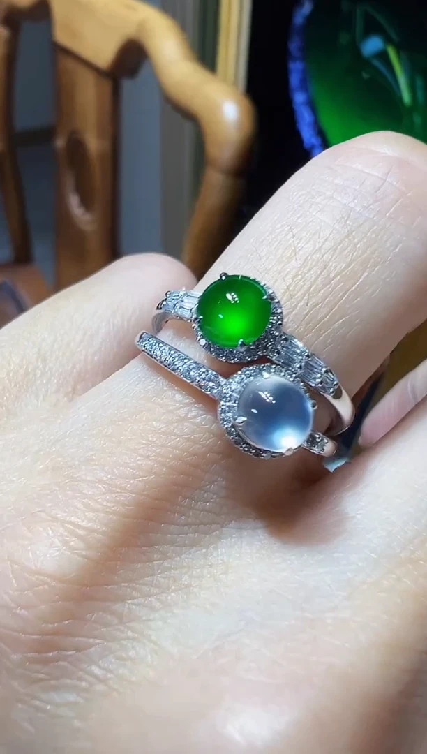 翡翠戒指18K金镶嵌蛋面