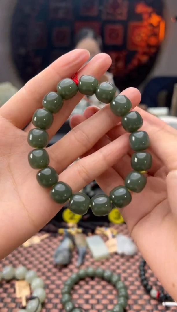 未镶嵌手串和田玉沙枣青色老型珠手串卡11*12