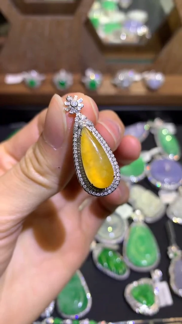 【闪购商品】翡翠吊坠(不含链)18K金镶嵌吊坠