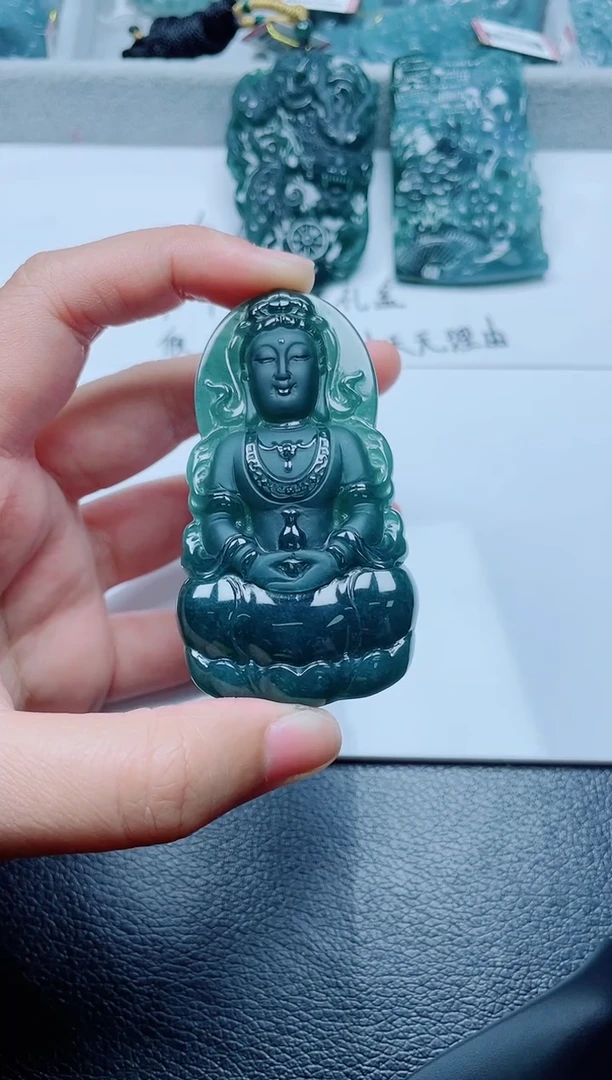 颈饰未镶嵌翡翠
