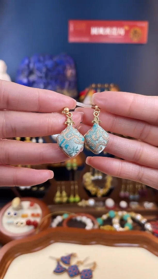 织绣花****❀，十二号织绣耳钉