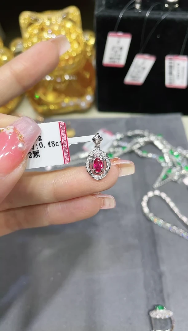 18K金镶嵌红宝石吊坠