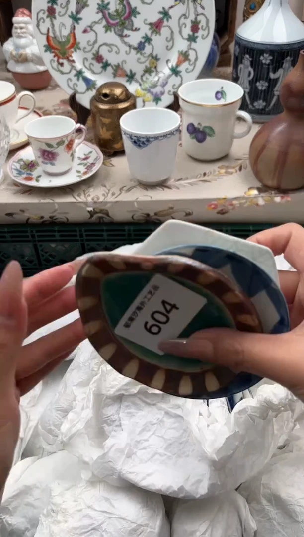 瓷片B****.E         604