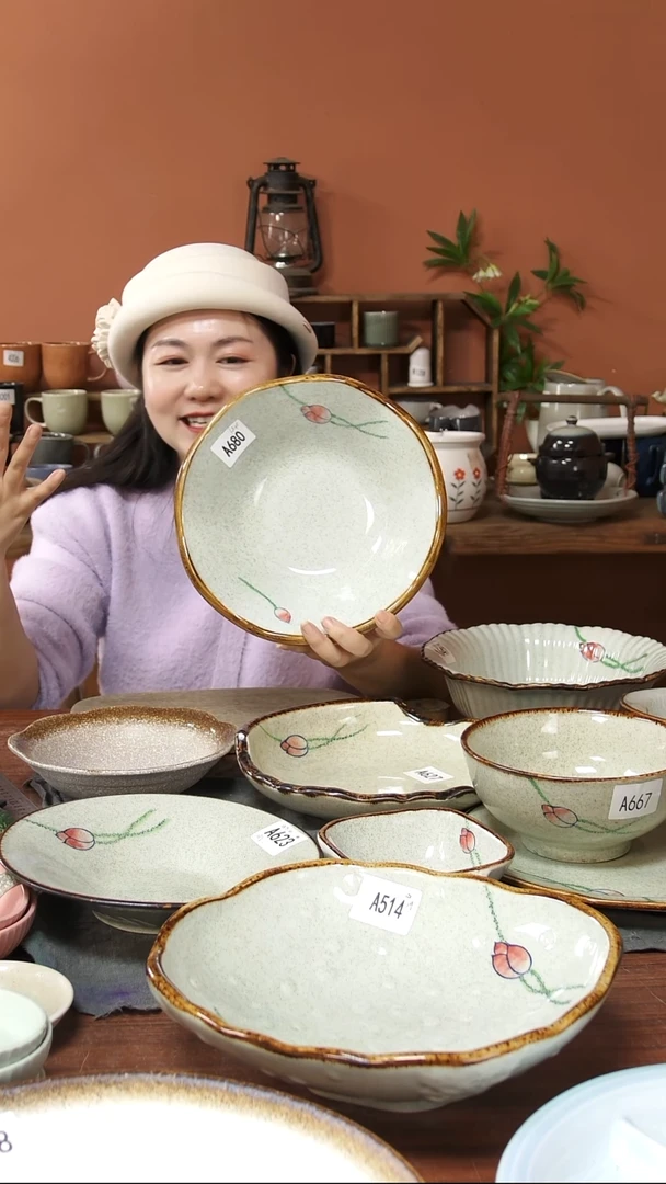 陶瓷A680 一只手绘荷花黑点花朵碗25*7可能微